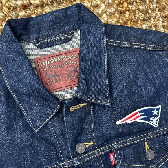 New England Patriots Levi's Blue Sports Denim Trucker Men's Jacket Large - Picture 2 of 8